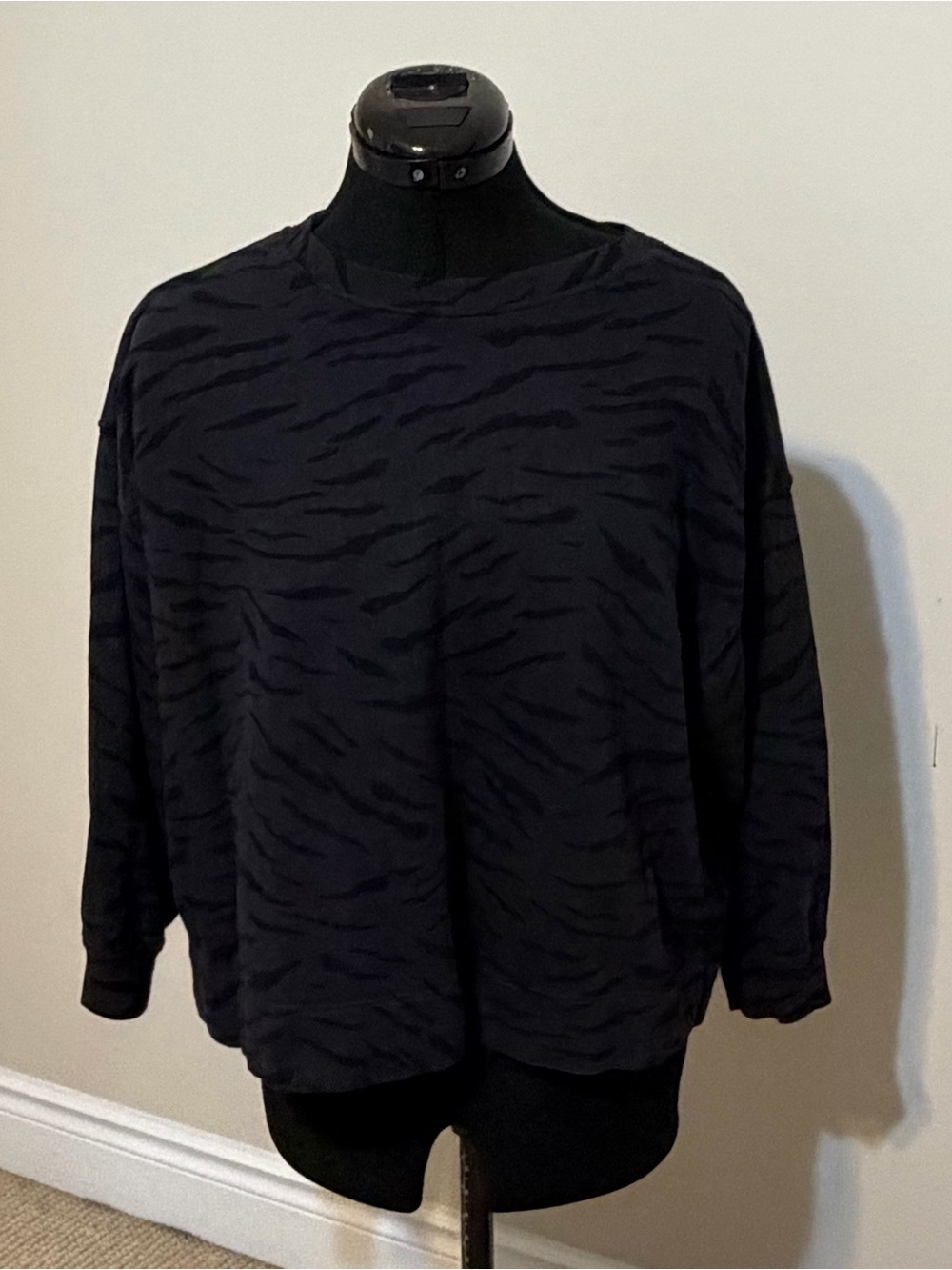 VELVET by GRAHAM & SPENCER Boxy Cropped Sweatshirt Tiger Print